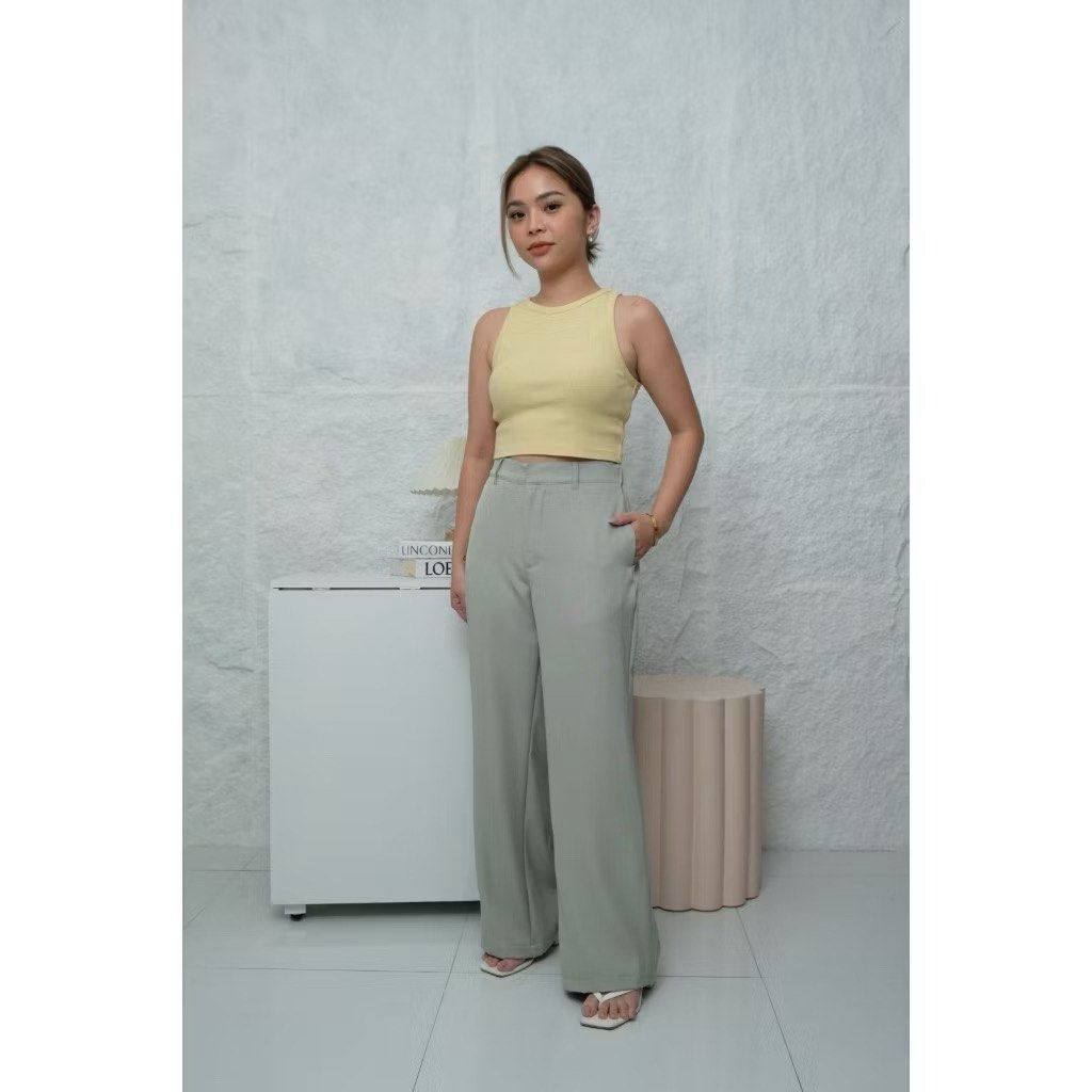 HTP Classic Pocket Pants for Women (Category: Other Bottoms) located in San Fernando. Submitted by admmr (Listing ID 1452696199, Image 3). Description: Beige, Navy Blue, Sage ML size Worn a few times nung early postpartum. Di ko na kasya now. Take all for 1,000php.