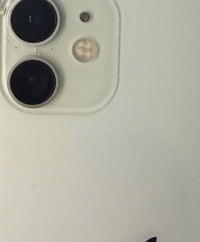 ip (Category: iPhone 11 Series) located in Manila. Submitted by emkeeyyy_ (Listing ID 1452688789, Image 3). Description: .