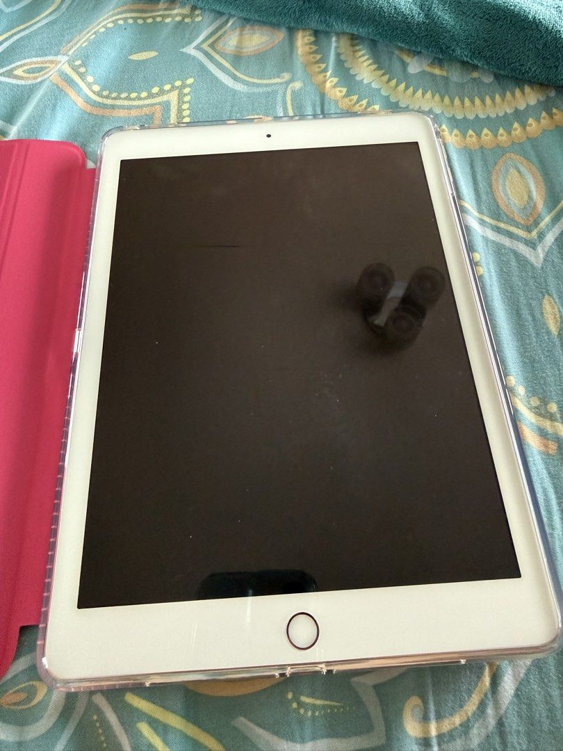 iPad 6th gen 128gb pink (Category: iPad) located in Makati City. Submitted by suzette_1221 (Listing ID 1452577145, Image 2). Description: Slightly used for school tasks. Unit with brand new case. .