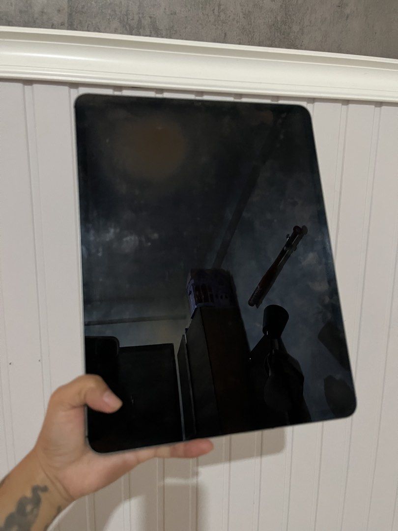 iPad Pro 2020 (Category: iPad) located in Bacolod City. Submitted by ausssiiieee (Listing ID 1452649474, Image 2). Description: REPLACED BATTERY ALREADY. MAKUNAT IF HINDI NAKA FULL BRIGHTNESS. HONEST ISSUE: GHOST TOUCH (NEEDS LCD REPLACEMENT) 7K SINGIL SAKIN DITO SA NEGROS IF THIRD PARTY LANG. BAKA MURA SA LUZON. PRO TO! STILL USABLE (SPECIALLY WATCHING VIDEO LOCKED SCREEN MO LANG) VERY LOUD SPEAKER. BOUGHT BNEW LAST 2020 PAGKALABAS NITO SA AMERI