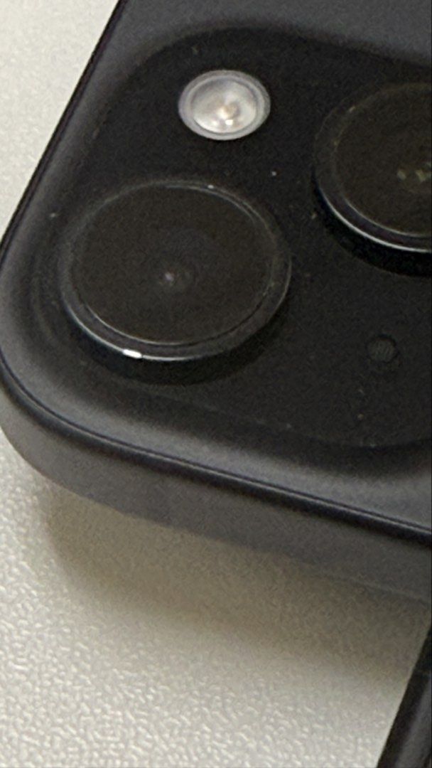 iPhone 15 Base Model (Category: iPhone 15 Series) located in Bulacan. Submitted by degalaian44742 (Listing ID 1452523778, Image 3). Description: RFS: Upgrade No performance issues and all are working well Always used with screen protector Light scratch on upper right Small paint chip on back camera Price is negotiable.