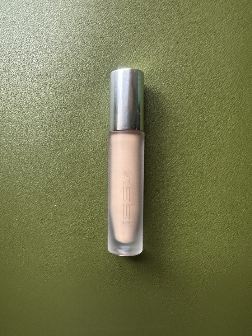 Issy Fluid Flex Concealer in NL2 (Category: Makeup) located in Pasig City. Submitted by 91_mjho (Listing ID 1452566900, Image 1). Description: Issy Fluid Flex Concealer in NL2. Used only a few times. Purchased July 2026. Can send more photos upon request. All sales are final. RFS: Decluttering..