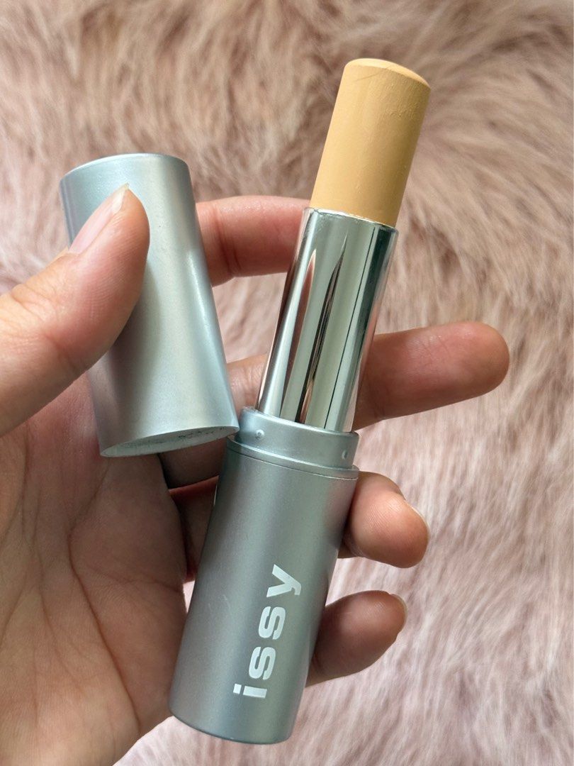 Issy Stick Foundation - Vanille (Category: Makeup) located in Batangas. Submitted by misscalista_ (Listing ID 1452558059, Image 2). Description: .