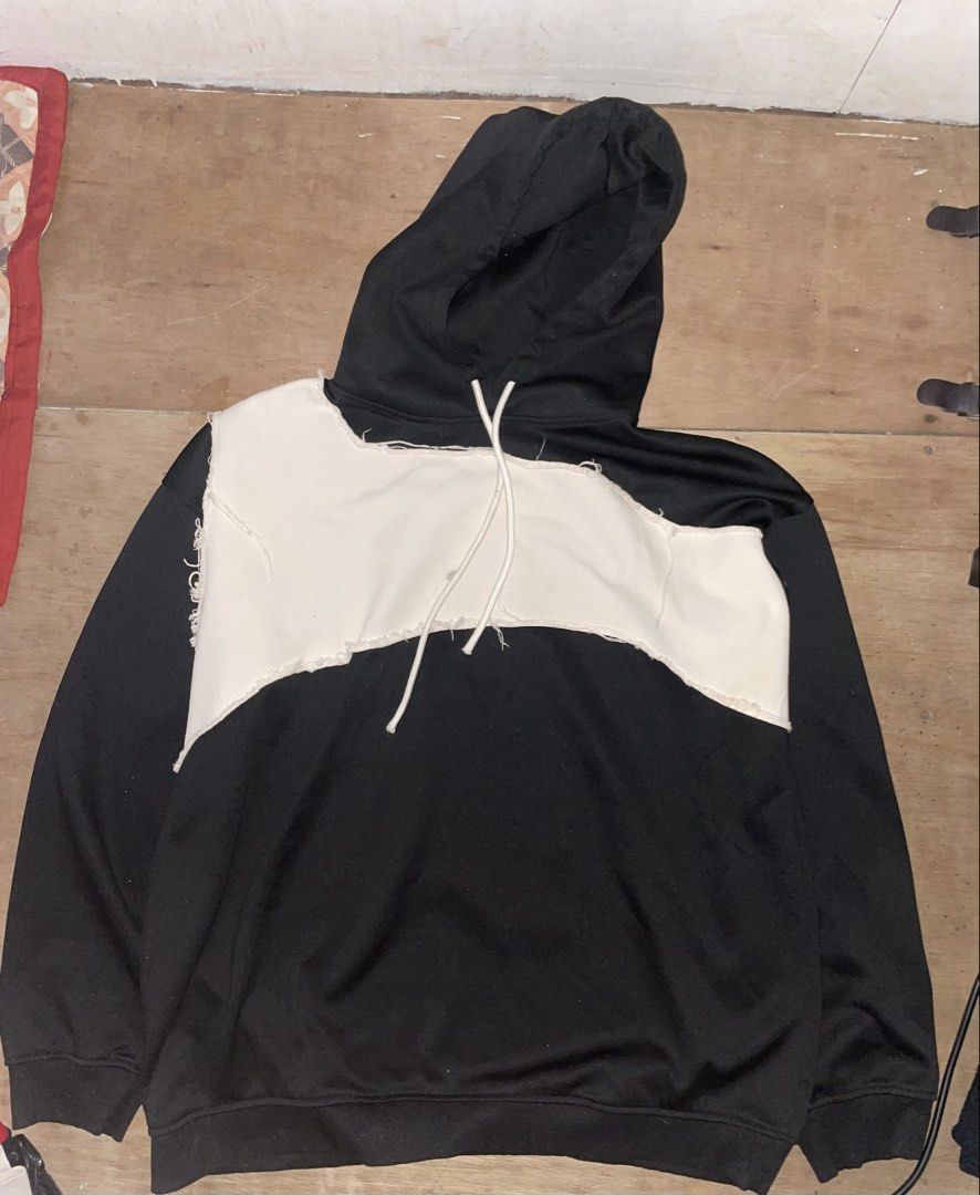 Jacket (Category: Coats, Jackets and Outerwear) located in Manila. Submitted by goldenriver.2d463f (Listing ID 1452620742, Image 3). Description: This jacket has an organic pattern and well structured silhouette. It is so much better in person .
