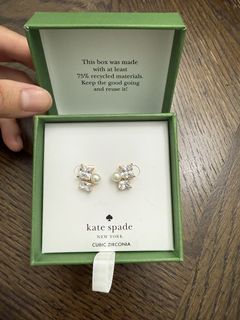 (Category: ) located in . Submitted by clearwardrobe (Listing ID 1452672045, Image 1). Description: .