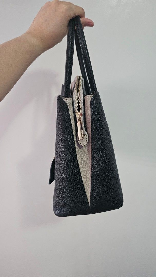 Kate Spade Margaux tote in Black (Category: Luxury Bags & Wallets) located in Quezon City. Submitted by prettyluvbags (Listing ID 1452629046, Image 2). Description: Kate Spade Margaux tote black size: large (tablet gadget will fit) condition:9/10 like new no stains inside exterior & interior clean no dustbag CLEARANCE SALE @ 4000+sf (lowered from 5000) no to low ballers.