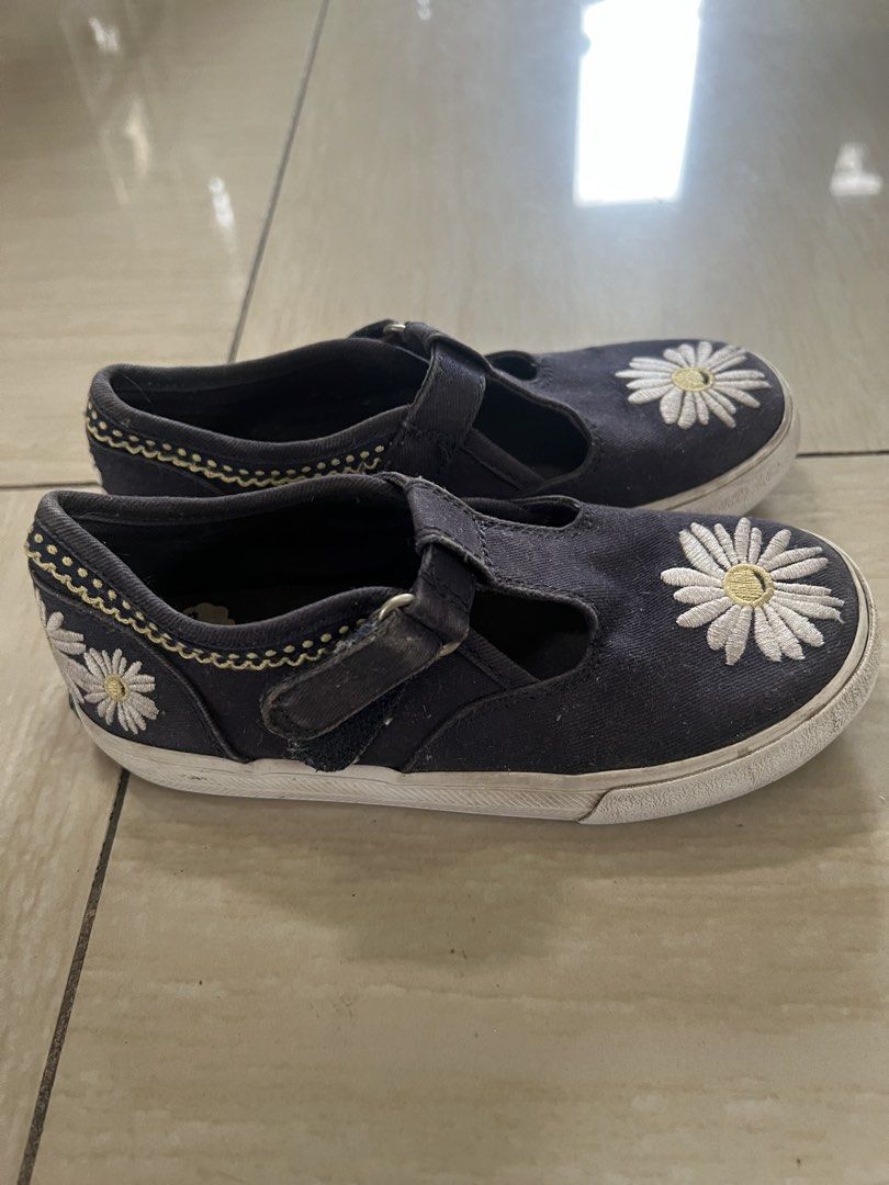 KEDS shoes for girls (Category: Babies & Kids Fashion) located in Rizal. Submitted by cristetaa (Listing ID 1452645566, Image 2). Description: Size: US 11M Pre-loved shoes. Please manage your expectations. MOP: gc@ash, UB MOD: GGX, Lalamove No rush shipping please. I can only ship on weekends..