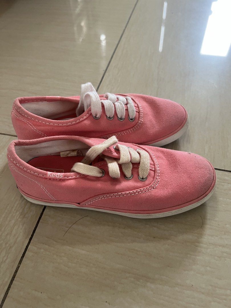 KEDS sneakers for girls (Category: Babies & Kids Fashion) located in Rizal. Submitted by cristetaa (Listing ID 1452645977, Image 2). Description: Size: 11.5M Pre-loved shoes. Please manage your expectations. MOP: gc@ash, UB, MB MOD: GGX, Lalamove No rush shipping please. I can only ship on weekends..
