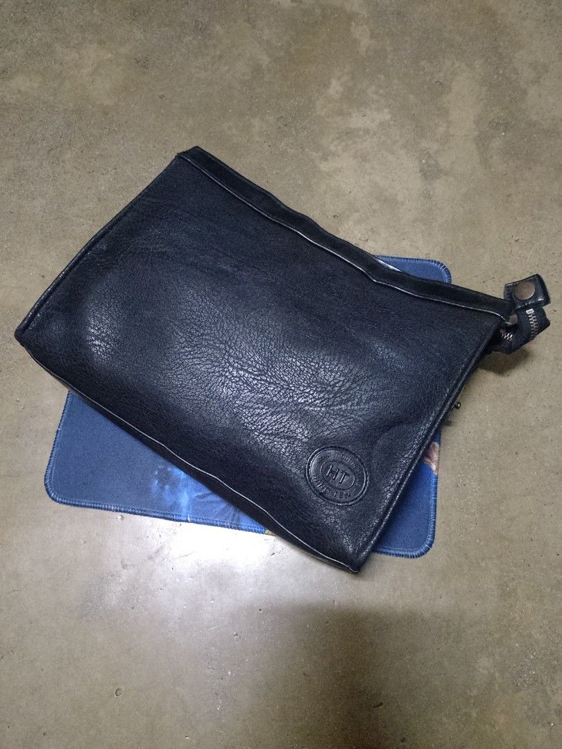 Leather clutch (Category: Belt bags, Clutches and Pouches) located in Taguig. Submitted by jca.collection (Listing ID 1452651002, Image 2). Description: Hang Ten clutch❗ Chrome Leather❗❗ 10x8 inches❗❗❗ 270 only ❗❗❗❗.