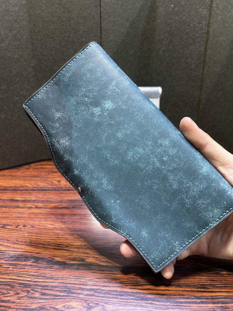 Leather Wallet (Category: Community) located in Manila. Submitted by starbalesukandjapansurplus (Listing ID 1452514799, Image 1). Description: .