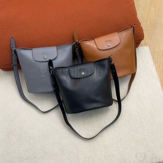 (Category: ) located in . Submitted by fashion.luxe (Listing ID 1452673487, Image 1). Description: .