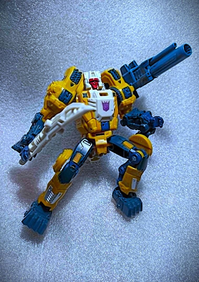 Loose Titans Return WOLFWIRE & Monxo Hasbro Deluxe Class Decepticon Transformers (Category: Action & Battle Toys) located in Pasay City. Submitted by Chariselyn (Listing ID 1452680986, Image 2). Description: Loose Titans Return WOLFWIRE & Monxo (1,000+sf) Hasbro Deluxe Class Decepticon Transformers Series: Transformers Generations, 2017 Scale: 6 inches Stock: 1 Condition: 10/10 Issues: 0 Accessories: complete, no manual Mode of Payment: GCash or 