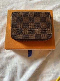 (Category: ) located in . Submitted by cynanshoesandbags (Listing ID 1452536806, Image 1). Description: .