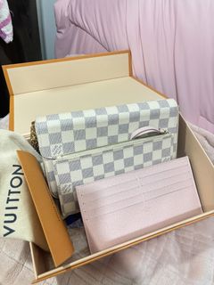 (Category: ) located in . Submitted by juuustmycloset (Listing ID 1452551884, Image 1). Description: .