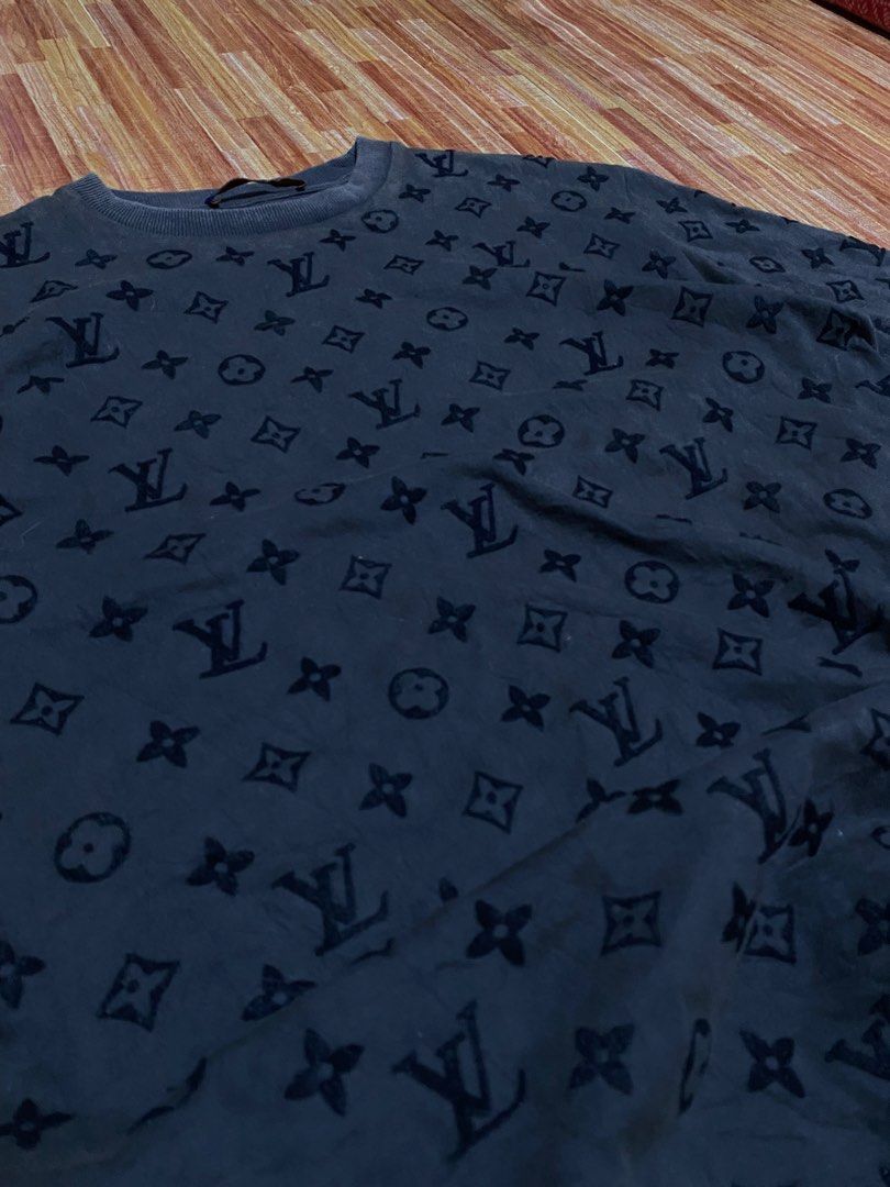 Louis Vuitton Monogram T-Shirt (Category: Luxury Apparel) located in San Jose del Monte. Submitted by dripfromthrift2 (Listing ID 1452510623, Image 2). Description: - Authentic Grey Louis Vuitton T-Shirt - All-over Monogram Print - Crew Neck, Short Sleeves - Made in Japan - Size: L - Ideal for Louis Vuitton fans.