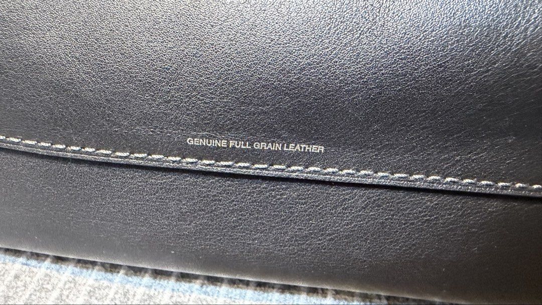 Ludlow Messenger Bag Coach - Black Leather (Category: Sling Bags) located in Valenzuela. Submitted by jaytim_ (Listing ID 1452629514, Image 2). Description: For Sale: Coach Ludlow Messenger Bag – Black Leather Condition: Excellent pre-owned condition Genuine leather Clean interior and exterior Adjustable shoulder strap Minimal signs of use No tears or major flaws RFS: Need Funds .
