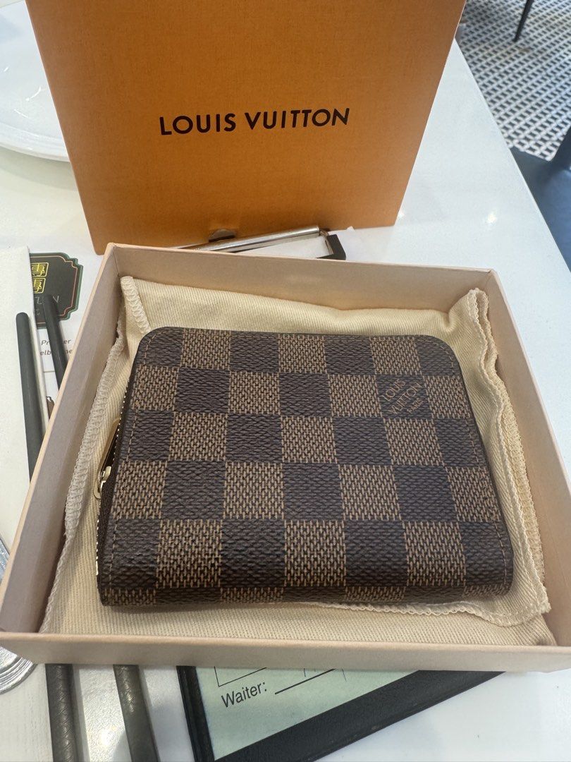 LV Wallet (Category: Luxury Bags & Wallets) located in Rodriguez. Submitted by nancyb13 (Listing ID 1452509792, Image 2). Description: .