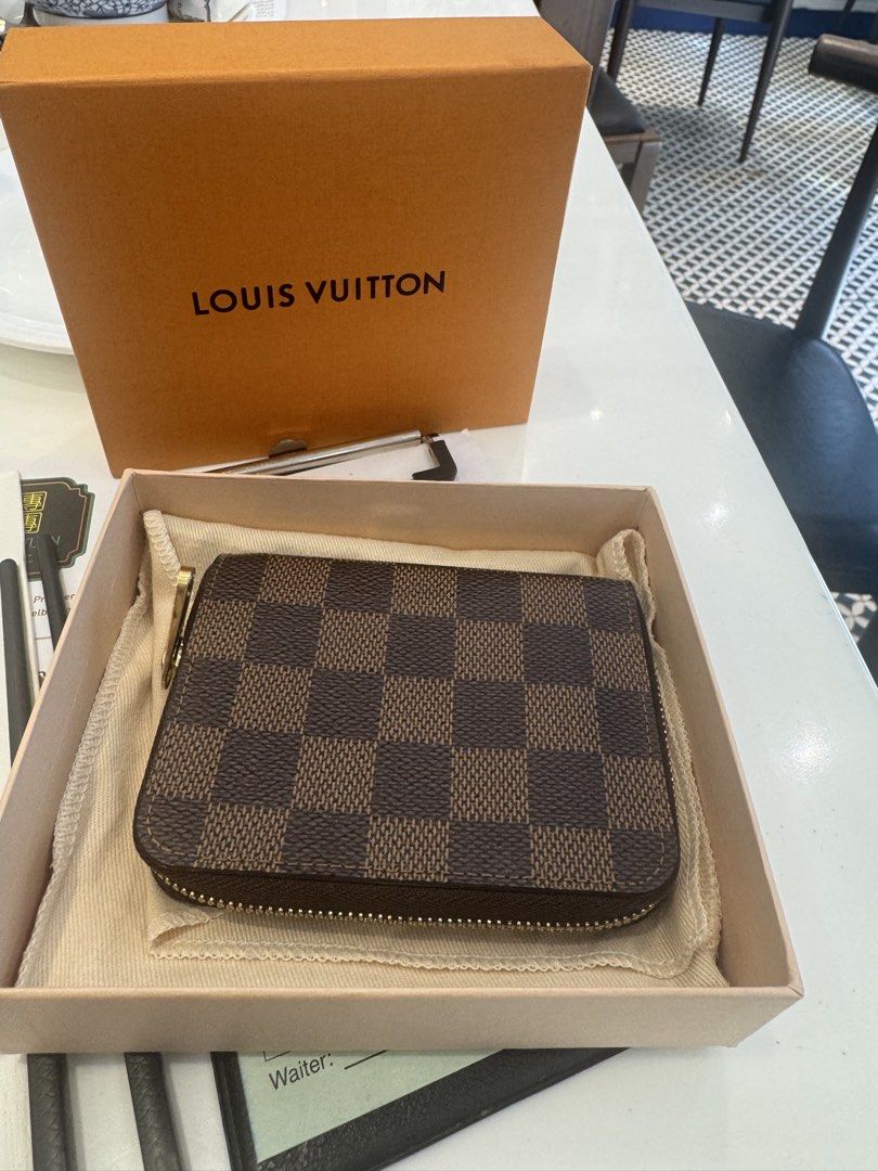 LV Wallet (Category: Luxury Bags & Wallets) located in Rodriguez. Submitted by nancyb13 (Listing ID 1452509792, Image 1). Description: .