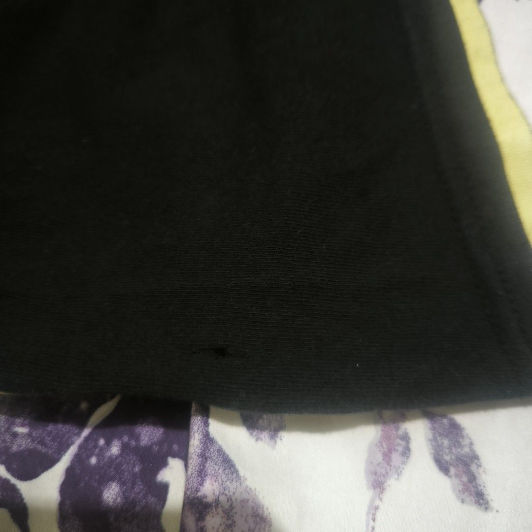 Marvel x HUF Venom AOP T-shirt (Category: Tshirts & Polo Shirts ) located in Bangued. Submitted by nashiegoods (Listing ID 1452629215, Image 3). Description: MARVEL X HUF VENOM AOP SHIRT - Size: 20x28 Medium on tag - Color rate: 8/10 - Condition: excellent - Issues: 1 penhole at the back (can be seen in the last picture) & very little hairlines, a bit loose neckline -Loc: Abra (2800).