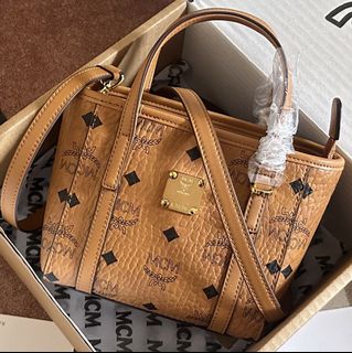 (Category: ) located in . Submitted by fancycollzstore (Listing ID 1452670955, Image 1). Description: .
