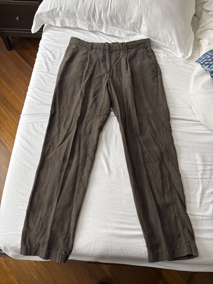 Men's Brown Pleated Linen Blend Trousers (Category: Trousers) located in Quezon City. Submitted by mynameismio (Listing ID 1452578556, Image 1). Description: - Classic fit brown trousers - Pleated front - Ideal for smart casual outfits - Features belt loops and pockets - Pre-loved and ready for a new home.