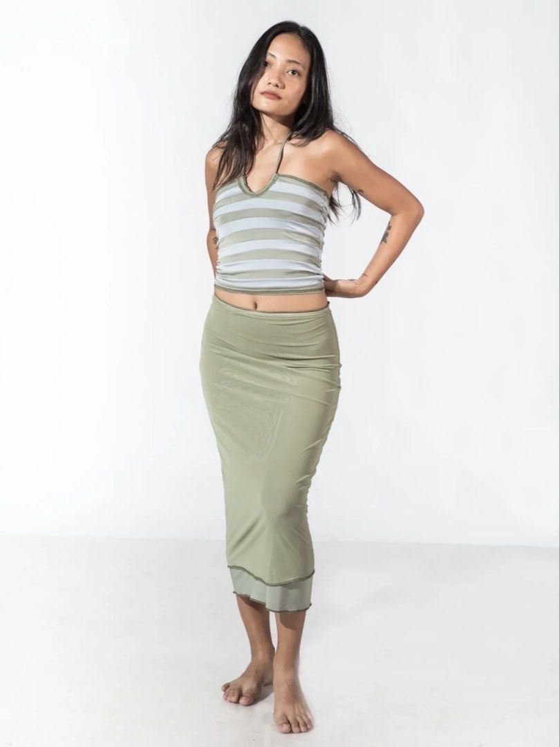 Merakibowy Horizon Top in Sky (Category: Sleeveless) located in Manila. Submitted by unclejazz (Listing ID 1452528022, Image 3). Description: Website description: - Strips of fabric sewn together forming a horizontal textile featuring a U neckline that ties into a halter top Never Worn! RFS: Not my style anymore.