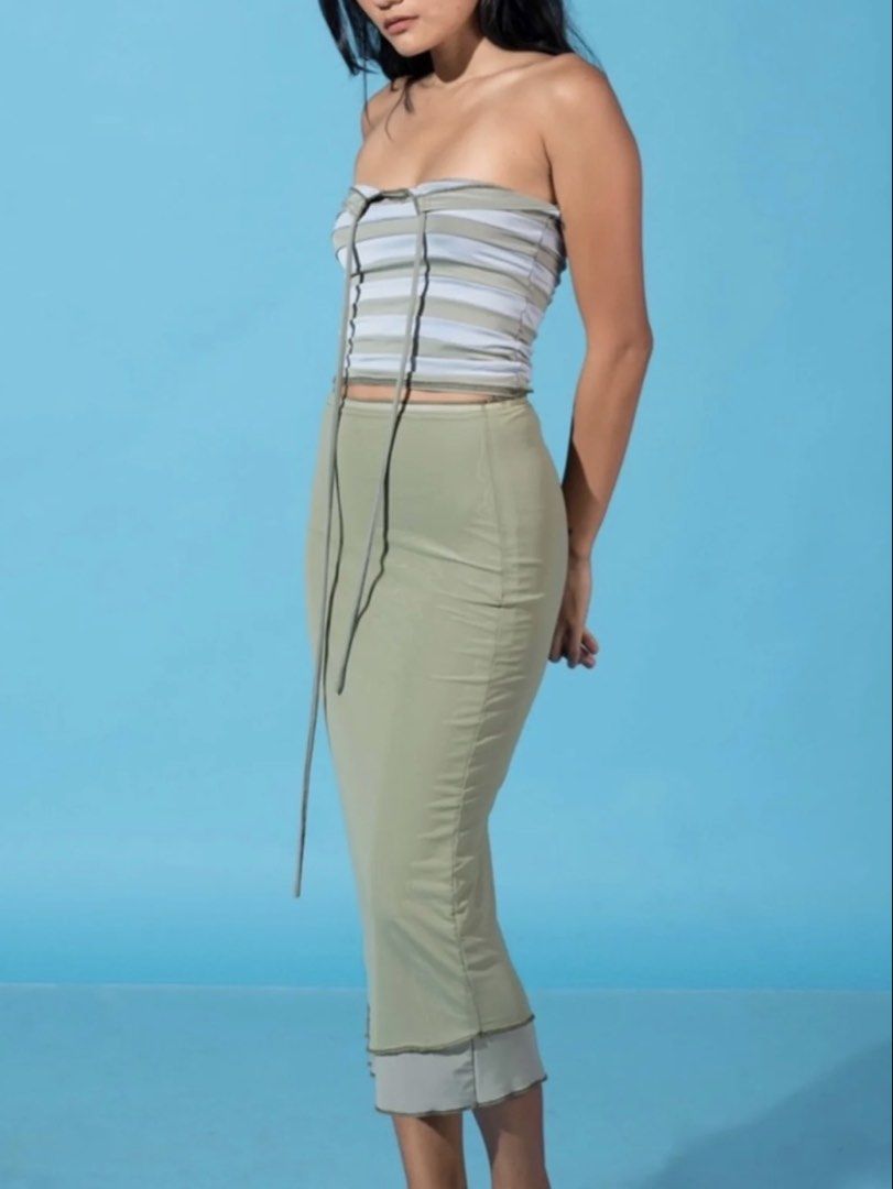 Merakibowy Horizon Top in Sky (Category: Sleeveless) located in Manila. Submitted by unclejazz (Listing ID 1452528022, Image 2). Description: Website description: - Strips of fabric sewn together forming a horizontal textile featuring a U neckline that ties into a halter top Never Worn! RFS: Not my style anymore.