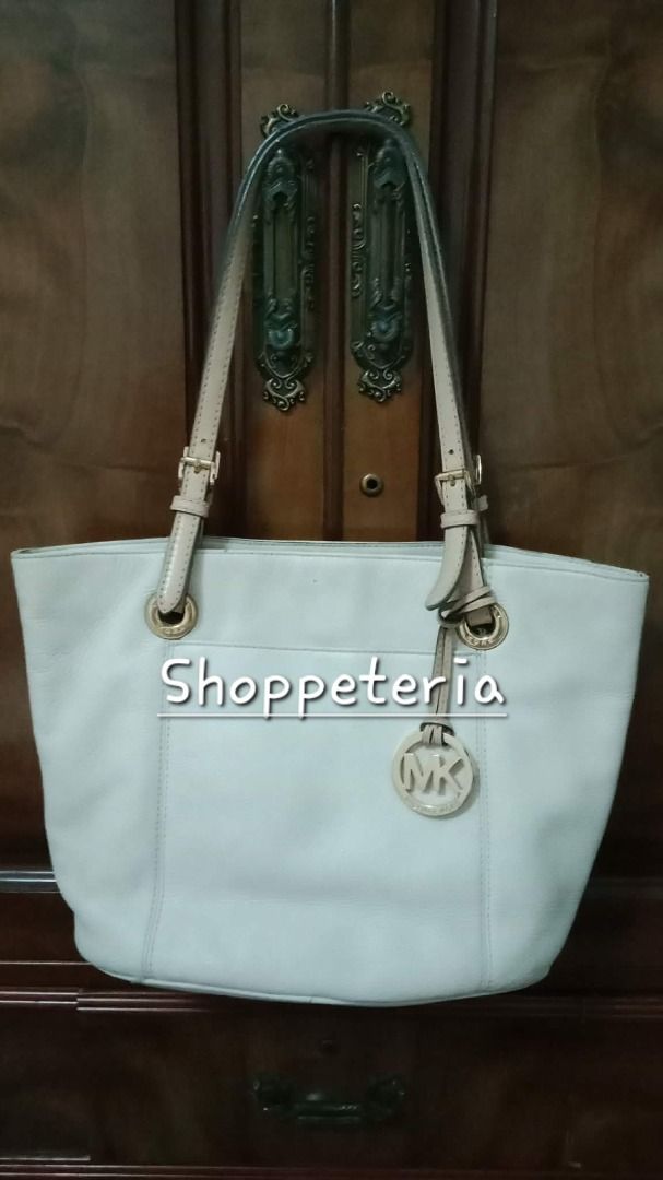 Michael Kors White Leather Tote Bag9 (Category: Luxury Bags & Wallets) located in Calapan. Submitted by jyka12345 (Listing ID 1452601125, Image 1). Description: - Authentic Michael Kors white leather tote bag - Beige leather straps - Gold MK logo charm included - Ample interior space - Ideal for everyday use or travel - Clean and well-maintained interior.