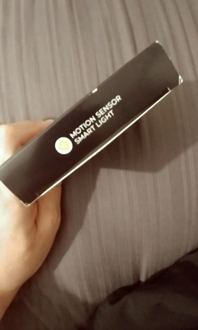 Motion sensor light (Category: Lighting) located in Singapore. Submitted by zac_efron (Listing ID 1452659487, Image 2). Description: corp gift location 521898.