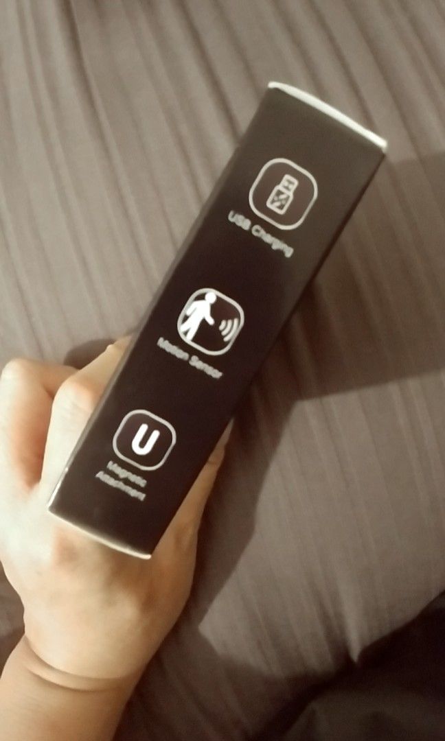 Motion sensor light (Category: Lighting) located in Singapore. Submitted by zac_efron (Listing ID 1452659487, Image 3). Description: corp gift location 521898.