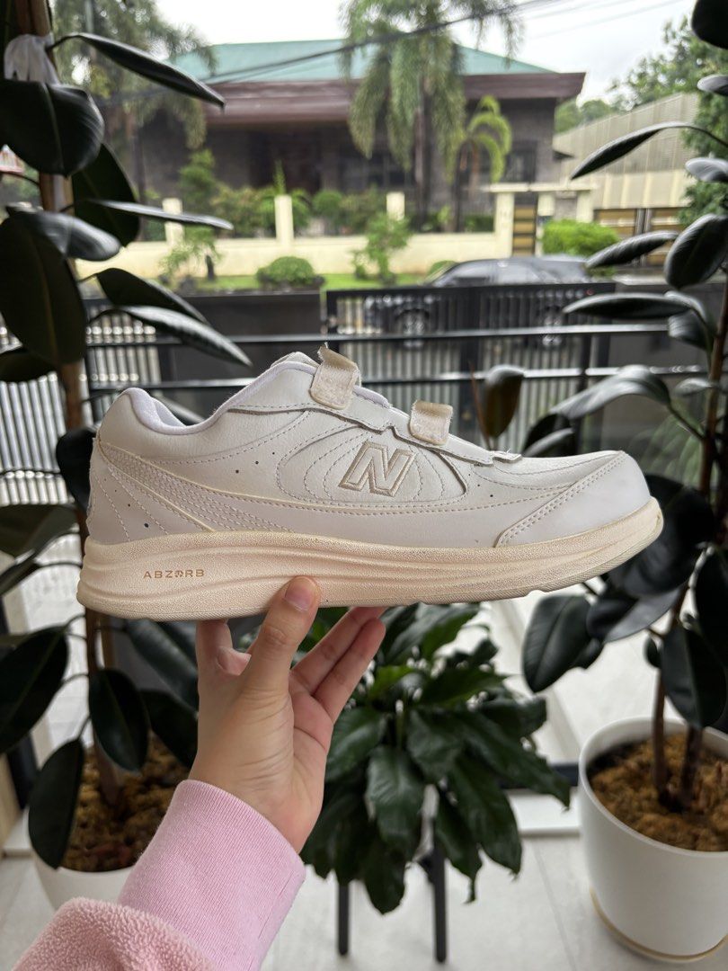 New Balance 577 White Velcro Sneakers (Category: Sneakers) located in Quezon City. Submitted by nikeeiii (Listing ID 1452572256, Image 3). Description: - White New Balance 577 sneakers - Easy velcro closure - Size: US W 8.5 / UK 6.5 / EU 40 / 25.5 CM Bought in the US and my mom only used a few times. RFS: No longer my mom’s style.