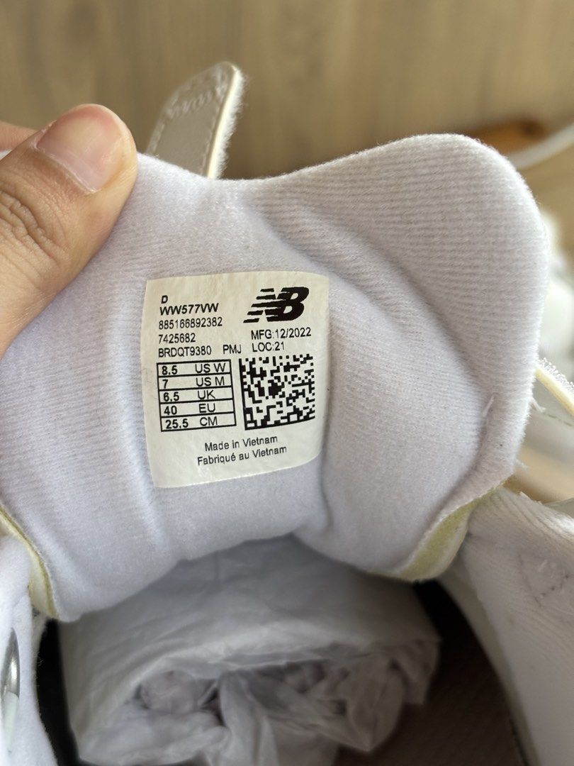 New Balance 577 White Velcro Sneakers (Category: Sneakers) located in Quezon City. Submitted by nikeeiii (Listing ID 1452572256, Image 2). Description: - White New Balance 577 sneakers - Easy velcro closure - Size: US W 8.5 / UK 6.5 / EU 40 / 25.5 CM Bought in the US and my mom only used a few times. RFS: No longer my mom’s style.