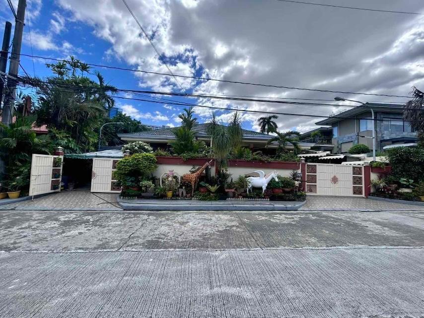 (Category: ) located in . Submitted by spacebankrealty2406 (Listing ID 1452520044, Image 1). Description: .