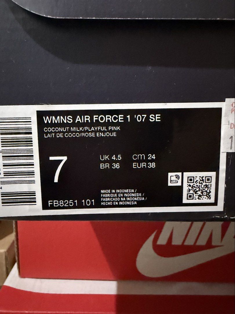 NIKE AIR FORCE 1 ‘07 SE (Category: Sneakers) located in Baliuag. Submitted by rosearcega (Listing ID 1452562036, Image 3). Description: Nike Air Force 1 ‘07 SE ‘Just Do It’ in the “Coconut Milk/Playful Pink” colorway. Size 7wms Bought P6,200 Super nice and cute! 💕 Message me for inquiries .