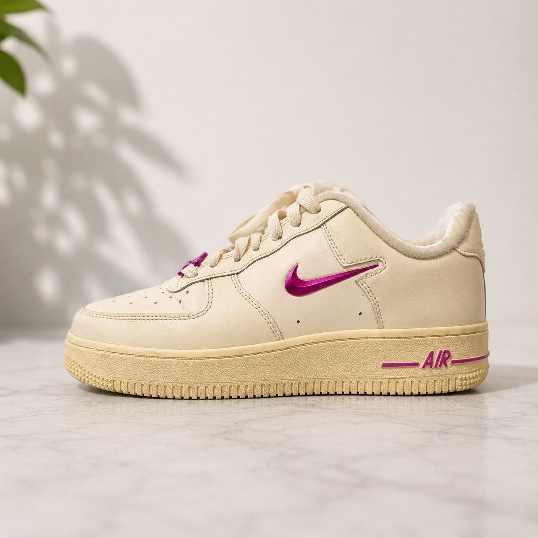 NIKE AIR FORCE 1 ‘07 SE (Category: Sneakers) located in Baliuag. Submitted by rosearcega (Listing ID 1452562036, Image 2). Description: Nike Air Force 1 ‘07 SE ‘Just Do It’ in the “Coconut Milk/Playful Pink” colorway. Size 7wms Bought P6,200 Super nice and cute! 💕 Message me for inquiries .