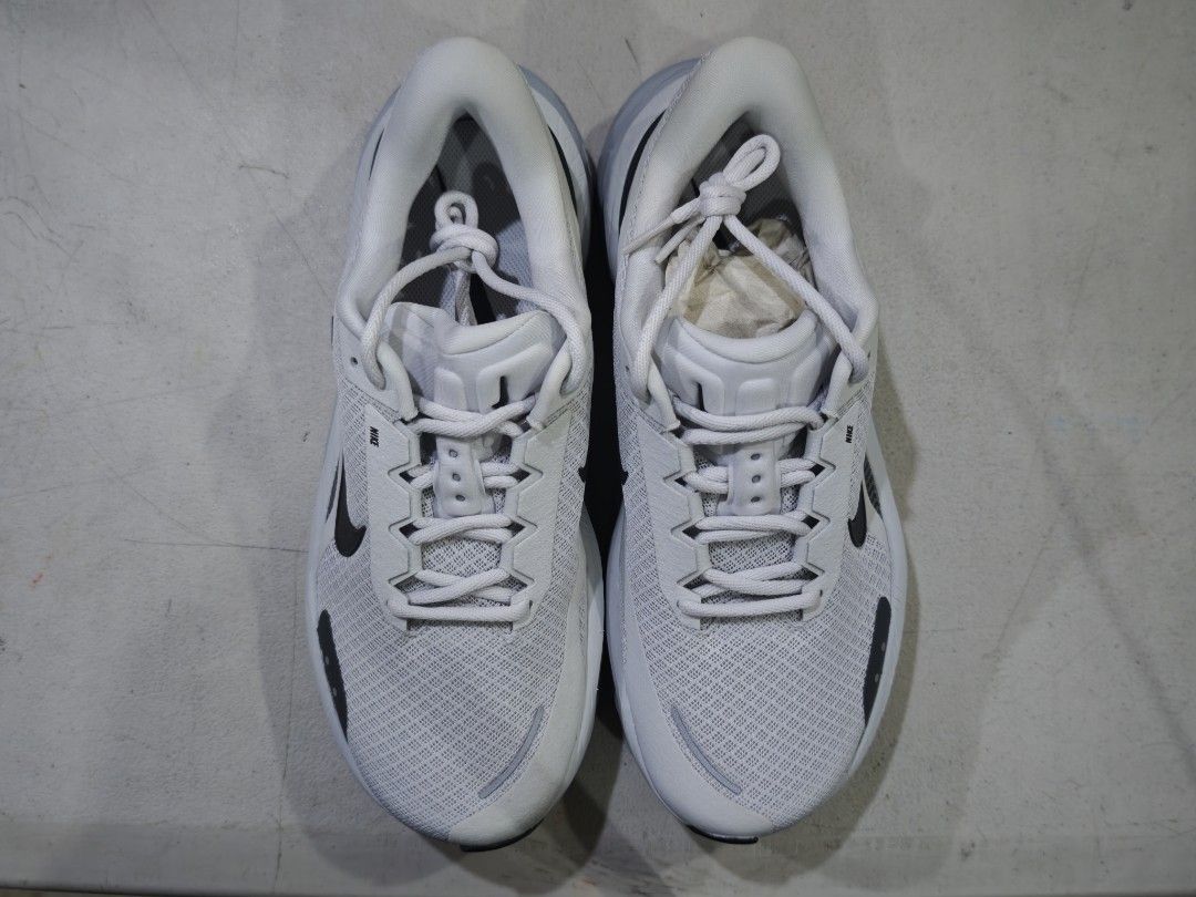 Nike Comfort Ride EasyOn White/Gray (Category: Sneakers) located in Manila. Submitted by vitseal (Listing ID 1452524969, Image 1). Description: Size 9 Brand new with box Location: Sampaloc, Welcome Rotonda.