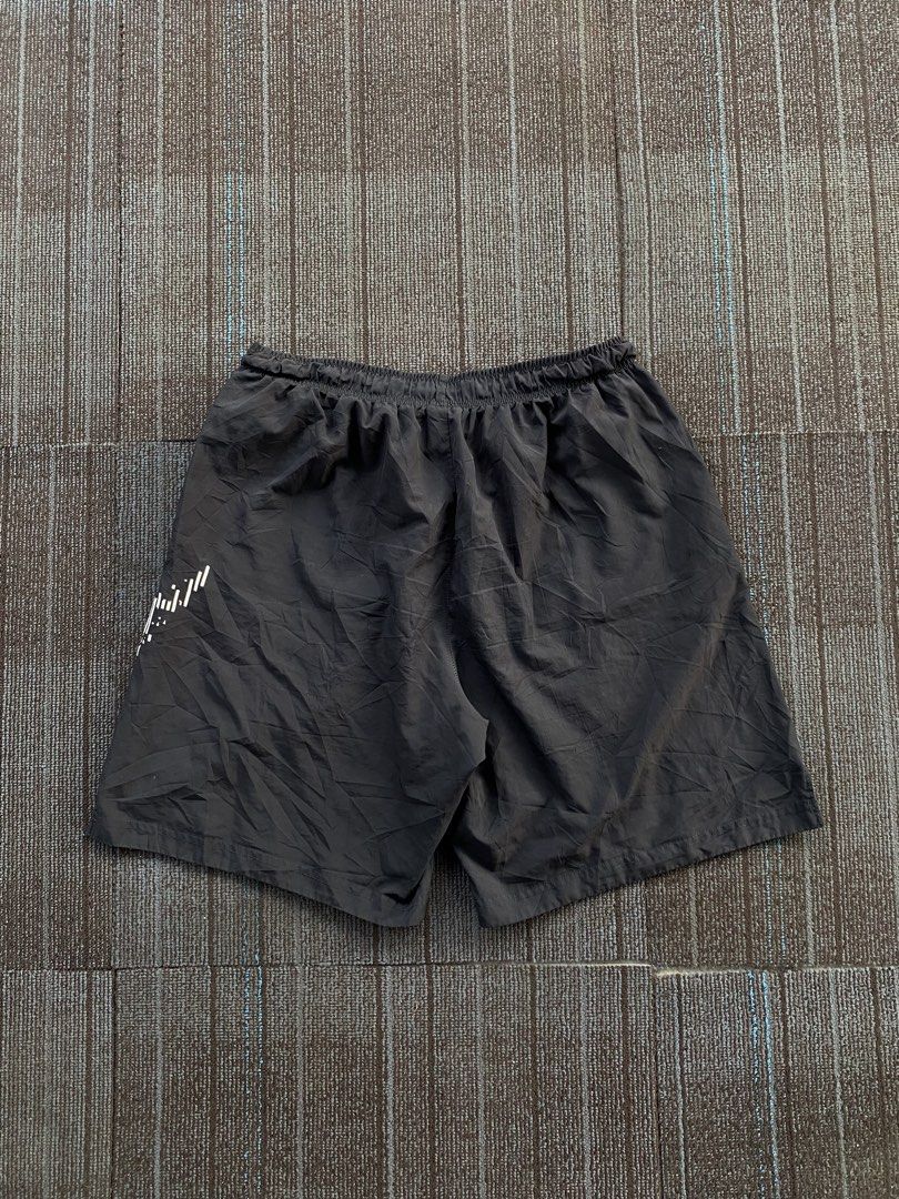 Nike Training Shorts with Camo Swoosh (Category: Shorts) located in Taguig. Submitted by offther4ck (Listing ID 1452511947, Image 2). Description: - Size XXL - Issue: Broken swoosh and 1 small pinhole - Complete tags - Gartered Waist - Waist: Free - Length: 19 inches - Thigh: 14.5 inches - Hole: 13 inches.