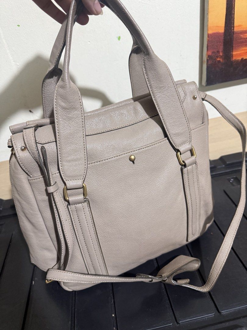 Nina Ricci shoulder bag two way (Category: Shoulder Bags) located in Quezon City. Submitted by vianca13 (Listing ID 1452533122, Image 2). Description: Nina Ricci shoulder bag two way Can fit ipad Spacious Minimal sign of use.