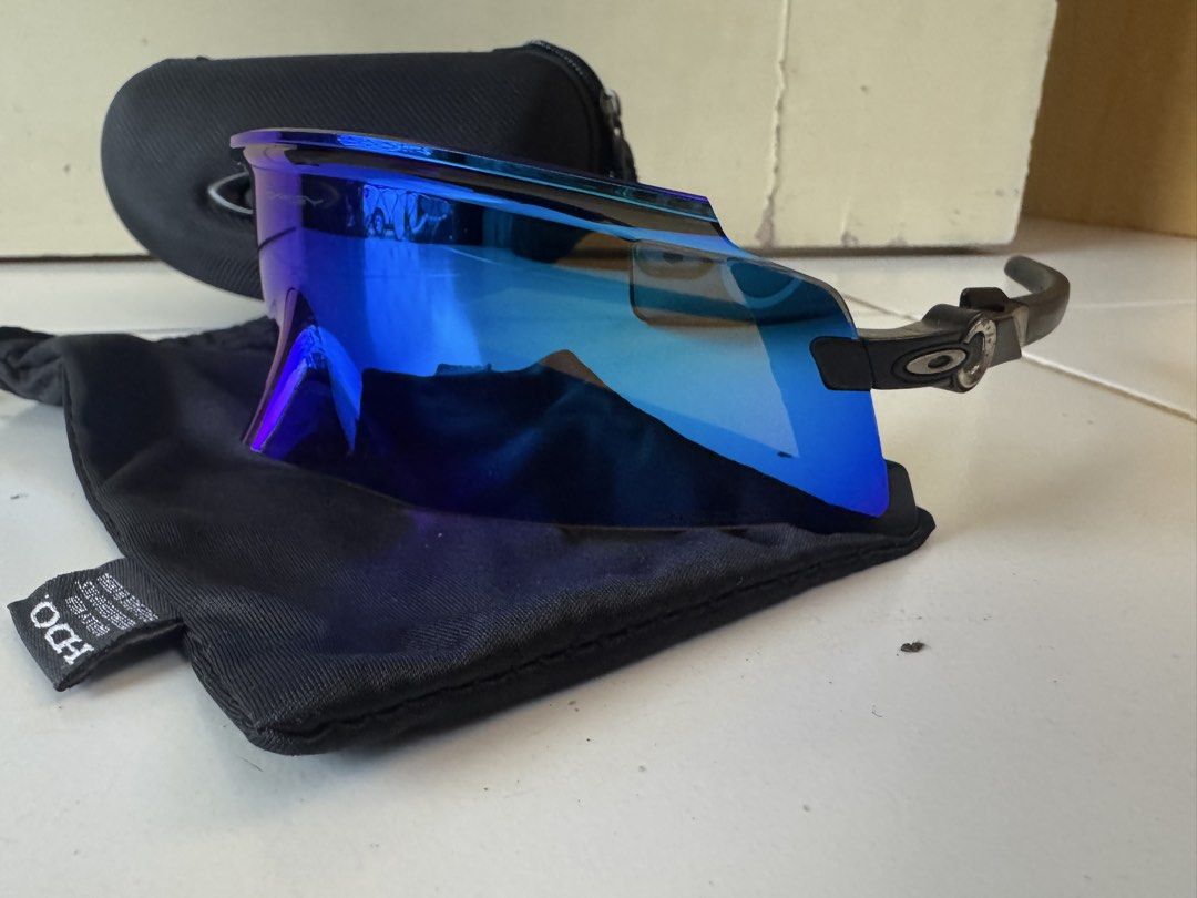 Oakley HDO Sunglasses with Case and Pouch (Category: Sunglasses & Eyewear) located in Manila. Submitted by oreo75 (Listing ID 1452508967, Image 3). Description: - Oakley Kato Sunglasses (Class A) - Vibrant Blue Mirrored Lenses - Hard Case Included - Soft Pouch Included - Black Frame - Ideal for Sports and Everyday Wear - Ready for a New Owner.