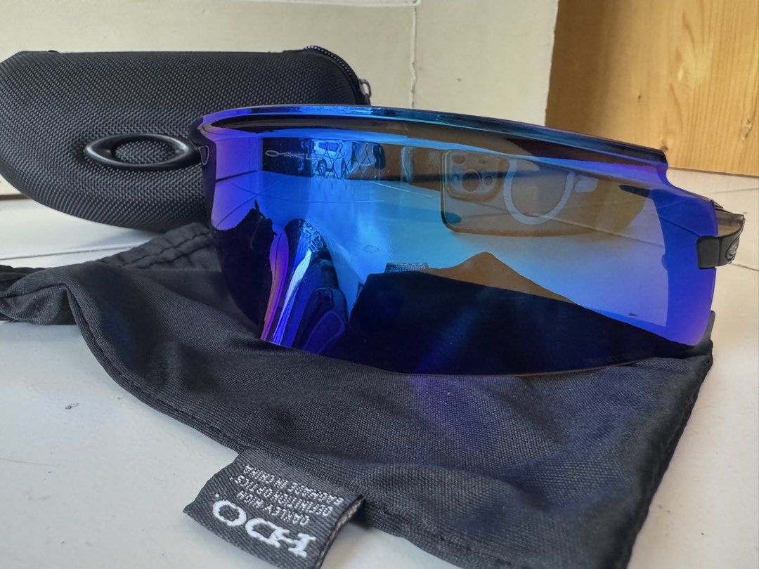 Oakley HDO Sunglasses with Case and Pouch (Category: Sunglasses & Eyewear) located in Manila. Submitted by oreo75 (Listing ID 1452508967, Image 2). Description: - Oakley Kato Sunglasses (Class A) - Vibrant Blue Mirrored Lenses - Hard Case Included - Soft Pouch Included - Black Frame - Ideal for Sports and Everyday Wear - Ready for a New Owner.