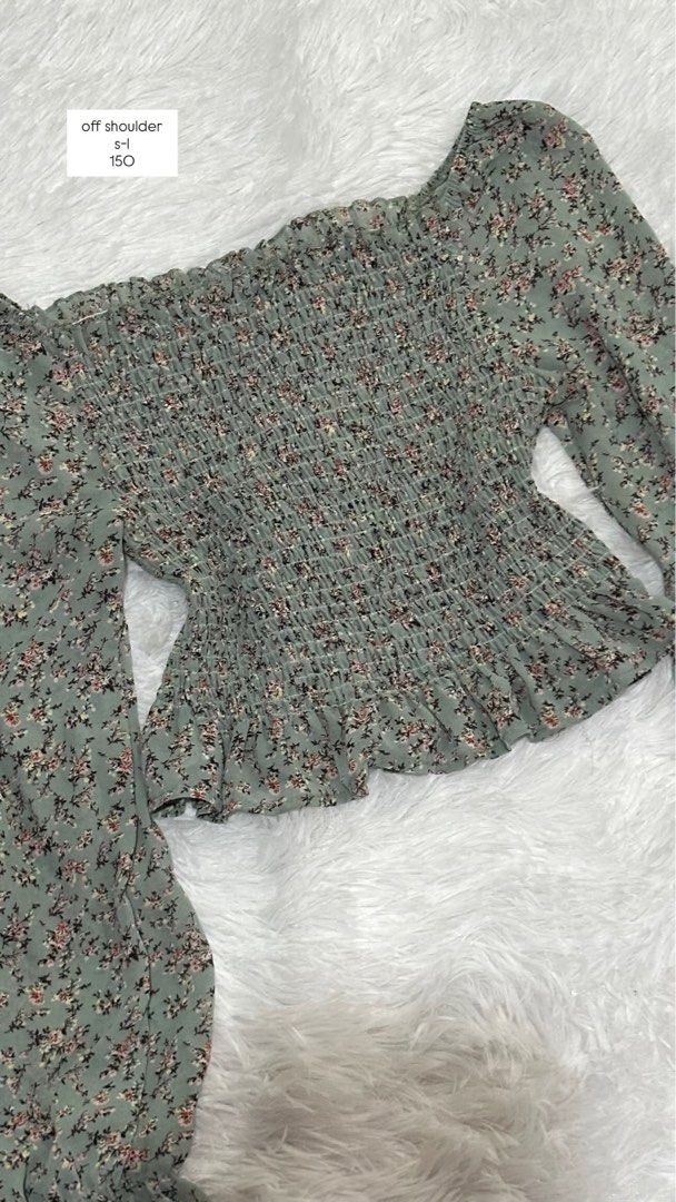 off shoulder top (Category: Sleeveless) located in Rosario. Submitted by itsingrid (Listing ID 1452612049, Image 1). Description: fits m-l.