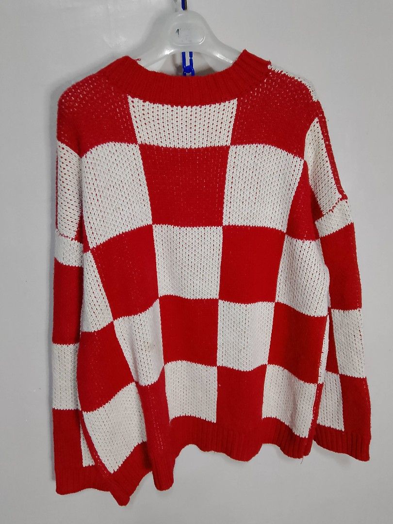 Oversized Red/White Knitted Sweater Unisex (Category: Coats, Jackets and Outerwear) located in Binan City. Submitted by incnt (Listing ID 1452686517, Image 3). Description: 200 Pesos only add shipping fee Random 2 Tone Oversized Knitted Sweater Fits up XL Women's Unisex 24" Width armpit to armpit 26" Length Shoulder to Hem Very good condition No issues Needs wash only "All brand names, logos, and images are registered trademarks of their respecti