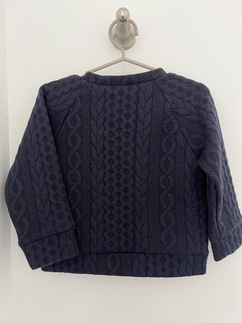 PatPat Navy Blue Cable Knit Sweater 18-24M (Category: Babies & Kids Fashion) located in Bacoor. Submitted by hey.avery (Listing ID 1452515365, Image 2). Description: - Navy blue cable knit sweater - Brand: PatPat - Features snap buttons on shoulder for easy dressing - Ideal for cooler weather - Size: 18-24 months.