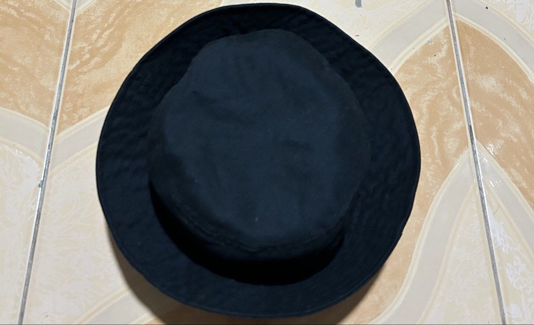 PENSHOPPE Black Bucket Hat Medium (Category: Caps & Hats) located in Manila. Submitted by dcoolest (Listing ID 1452652146, Image 1). Description: - Classic black bucket hat - Brand: PENSHOPPE - Size: Medium - Versatile and easy to style - Great for everyday wear.