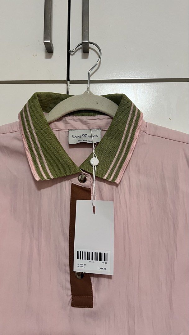 Plains and Prints (Category: Blouses) located in San Fernando. Submitted by pebbles06 (Listing ID 1452621045, Image 3). Description: Brand New with Tag Never been used (guaranteed) Selling due to wrong size ordered Bought at regular size.