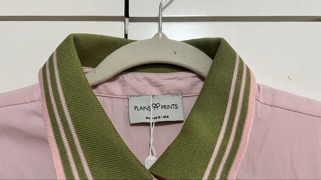 Plains and Prints (Category: Blouses) located in San Fernando. Submitted by pebbles06 (Listing ID 1452621045, Image 2). Description: Brand New with Tag Never been used (guaranteed) Selling due to wrong size ordered Bought at regular size.