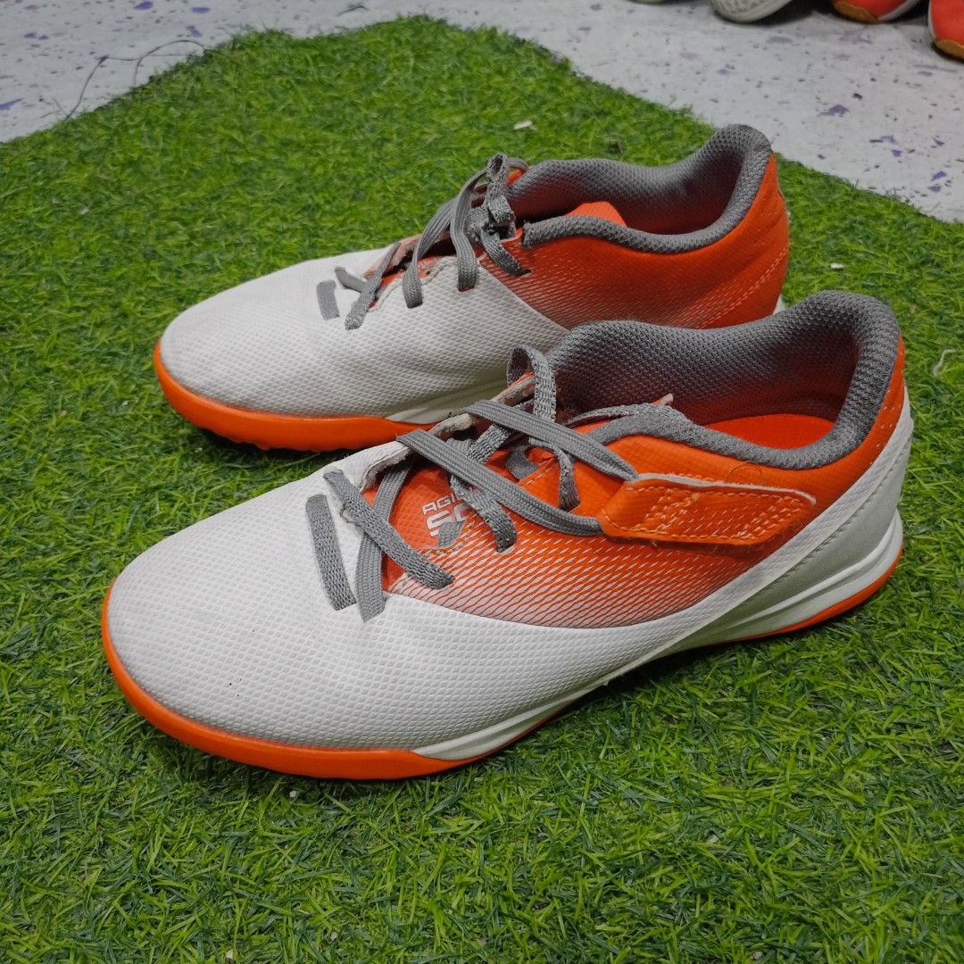 Preloved Decathlon Futsal size 22cm (Category: Babies & Kids Fashion) located in Antipolo. Submitted by ehk_onlineshop (Listing ID 1452577148, Image 1). Description: 👉Preloved futsal 👉NO major issue 👉sign of usage: garterize lace a bit loosened 👉size: US3.5, EUR35 22CM 👉 PM for more details.