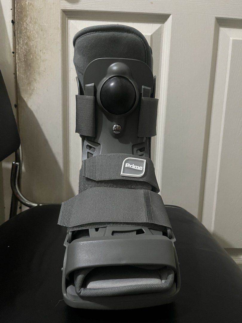 Prime Walking Boot Size S (Category: Braces, Support & Protection) located in Taguig. Submitted by jassyherrera.jh-57769 (Listing ID 1452626023, Image 1). Description: - Prime walking boot - Size: S -Female shoe size 6-7 (in reference to the picture my shoe size is 6) - Ideal for recovery and support - Adjustable straps for a secure fit - Comfortable padded interior - Used for a short period Original price is 6500.