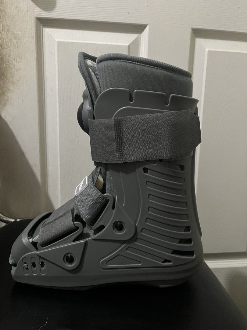 Prime Walking Boot Size S (Category: Braces, Support & Protection) located in Taguig. Submitted by jassyherrera.jh-57769 (Listing ID 1452626023, Image 2). Description: - Prime walking boot - Size: S -Female shoe size 6-7 (in reference to the picture my shoe size is 6) - Ideal for recovery and support - Adjustable straps for a secure fit - Comfortable padded interior - Used for a short period Original price is 6500.
