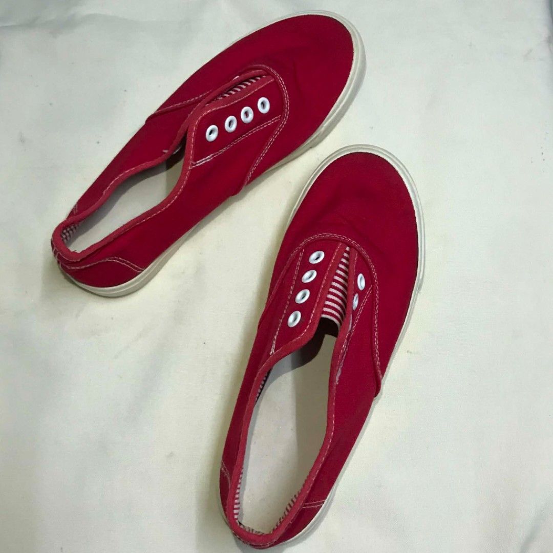 Nala Red Canvas Slip-on Sneakers (Category: Sneakers) located in Manila. Submitted by scyena (Listing ID 1452513507, Image 2). Description: Please see actual pics posted 📌In good and usable condition, nawala lang tela sa insole. Madalang lang din nagamit. But, please also manage expectations. 📌Size 9 📌Nabili sa SM North/Trinoma years ago. Nakatambak na lang.